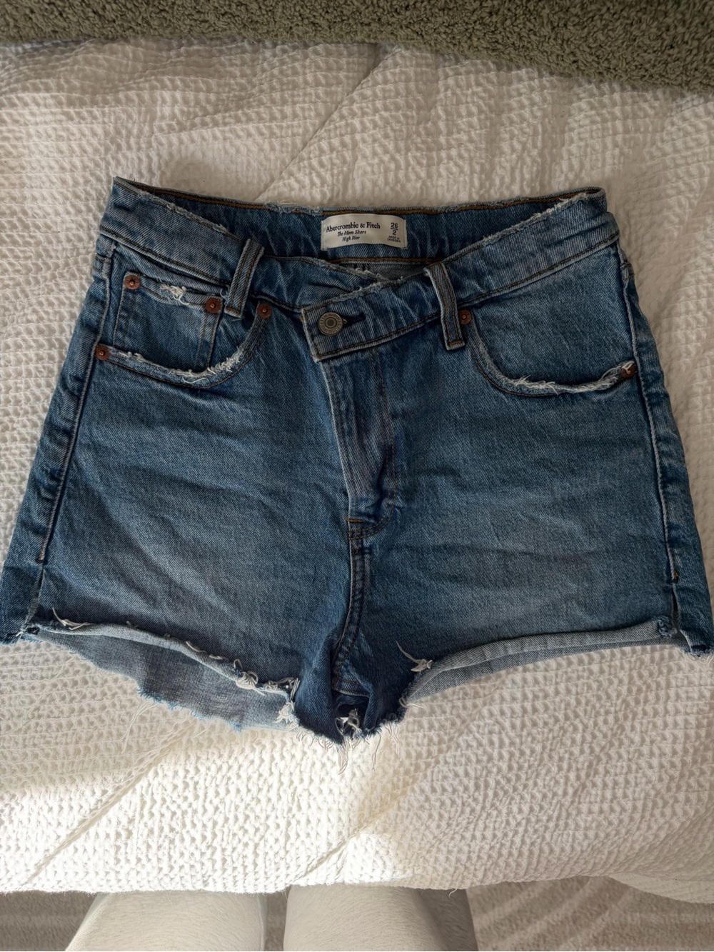 Abercrombie & Fitch Women's High Rise Mom Shorts